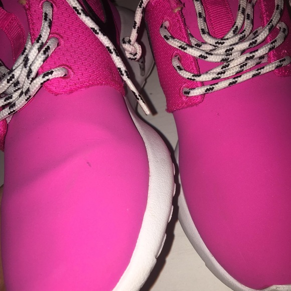 Nike Roshe Run Pink - Picture 3 of 7